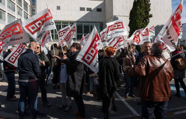 Concentración por la reclasificación profesional del Personal Laboral de la Junta de CyL